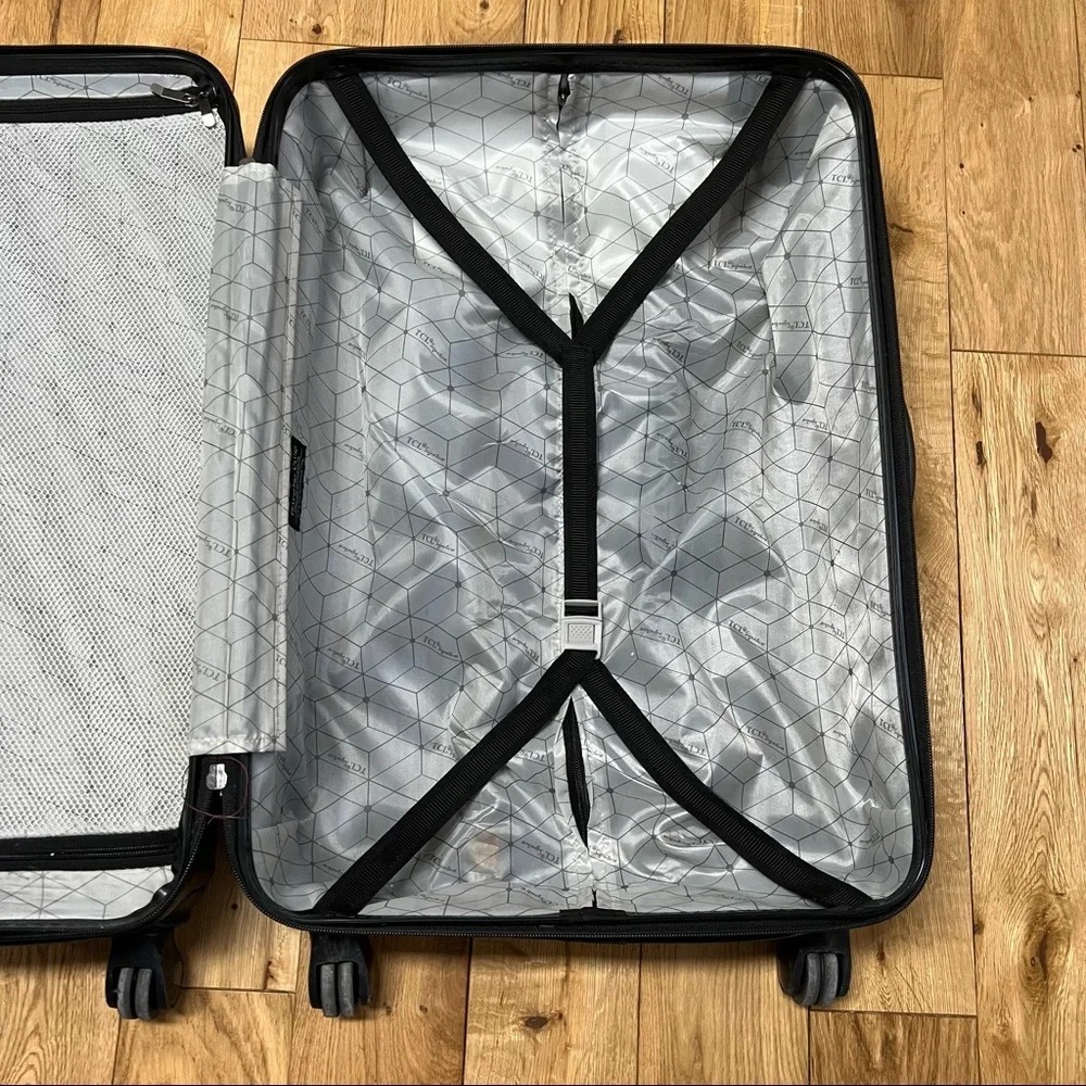 Travlers Club medium size luggage bag travel 25”